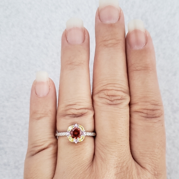 18k Mandala Ring - Picture 6 of 8